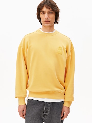 ARMEDANGELS Sweatshirt in Geel: voorkant
