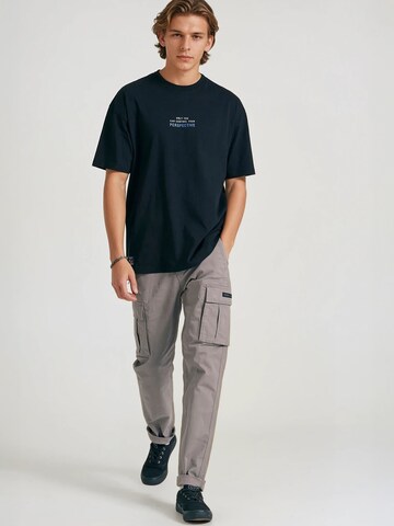 Regular Pantalon cargo Funky Buddha en gris