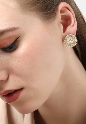 SOHI Ohrringe 'Kris' in Gold: Vorderseite