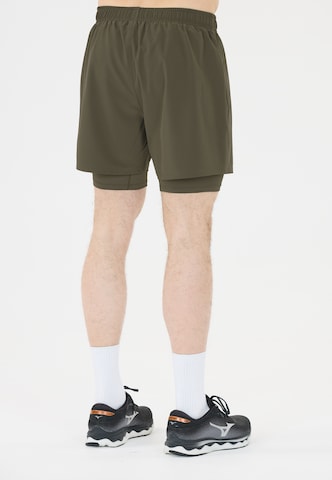 ENDURANCE Regular Sportshorts 'Kros' in Grün