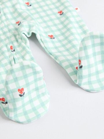 Pijamale de la Next pe verde