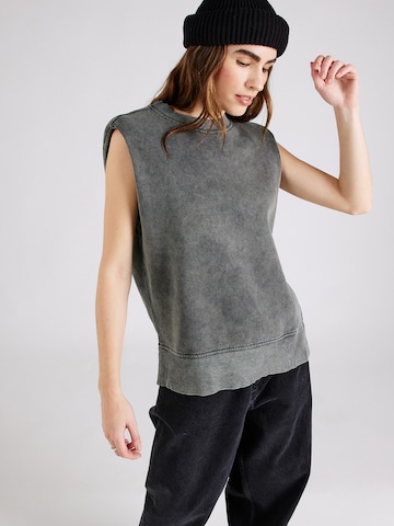 TOPSHOP Sweatshirt in Grey: front