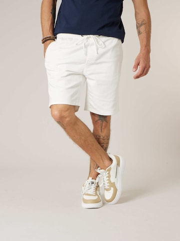 Regular Pantalon Deeluxe en blanc