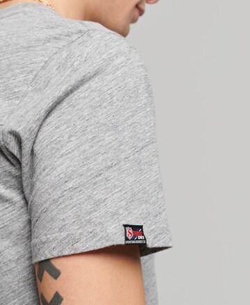 Superdry T-Shirt in Grau