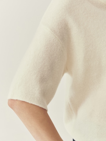 TATUUM Neulepaita värissä valkoinen