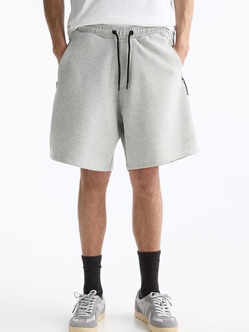 Pull&Bear Loosefit Shorts in Grau: Vorderseite
