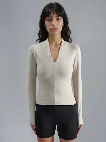 Busem Shirt in Beige: voorkant