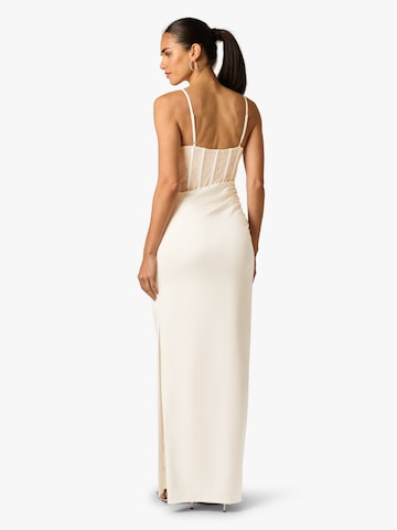 Adrianna Papell Avondjurk 'Satin and Lace Long Dress' in Wit