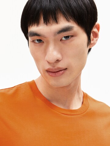 ARMEDANGELS Regular Fit T-Shirt JAAMES in Orange