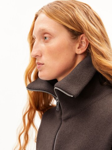 Giacchetta di ARMEDANGELS in marrone