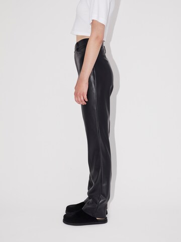 Loosefit Pantalon 'Drew' LeGer by Lena Gercke en noir : sur le côté