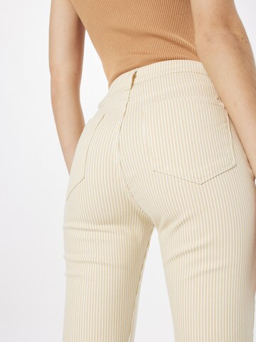 Skinny Pantaloni 'Matthea' di ABOUT YOU in beige