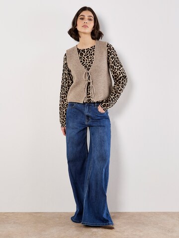Apricot Sweater in Beige: front