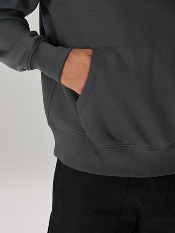 Next Суичър в сиво