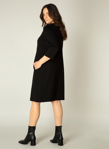 BASE LEVEL CURVY Kleid 'Addy' in Schwarz