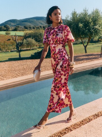 Robe Friends Like These en rose