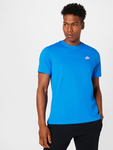 Coupe regular T-Shirt 'Club' Nike Sportswear en bleu : devant