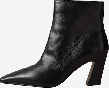 Next Stiefelette in Schwarz: Vorderseite