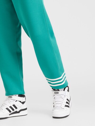 ADIDAS ORIGINALS Tapered Hose in Grün