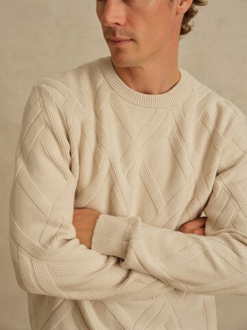 DAN FOX APPAREL Sweater 'Sascha' in White