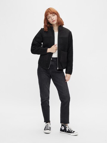 PIECES Fleece Jacket 'Sadie' in Black