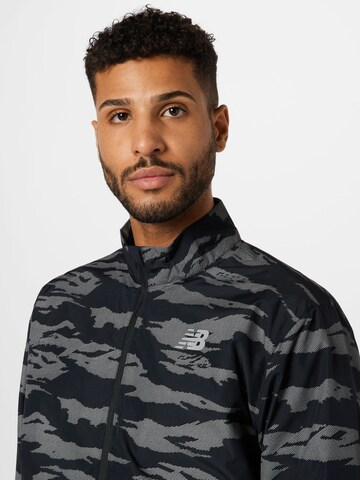 new balance Trainingsjacke in Schwarz