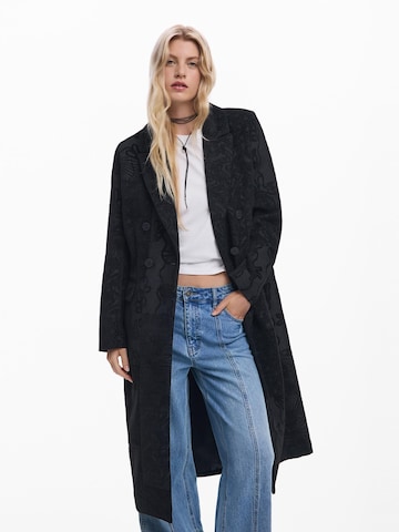Cappotto invernale di Desigual in nero: frontale