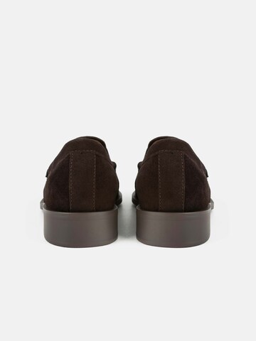 L37 HANDMADE SHOESSlip On cipele 'HOLD ME CLOSE' - smeđa boja