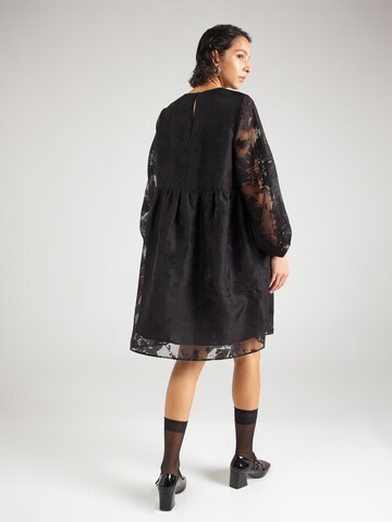 Robe 'Birthes' minimum en noir