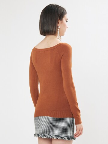 Influencer Sweater in Brown