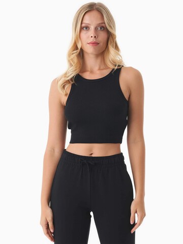 Organication Top in Schwarz: Vorderseite