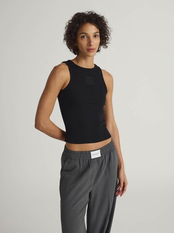 VERSTIQUE Top in Black: front