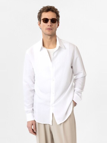 Coupe regular Chemise 'Leon' Antioch en blanc : devant