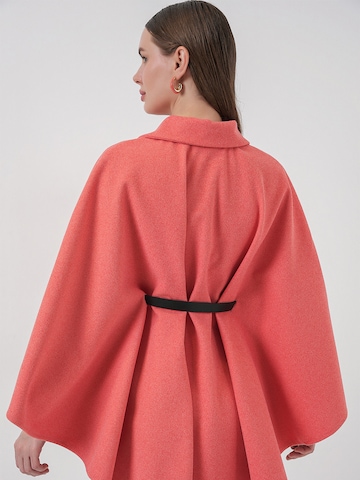 Bigdart Cape in Orange