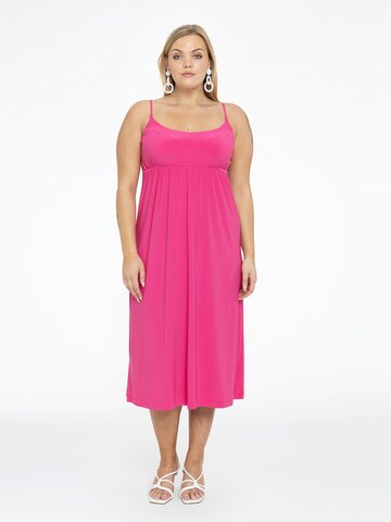 Yoek Dress in Pink