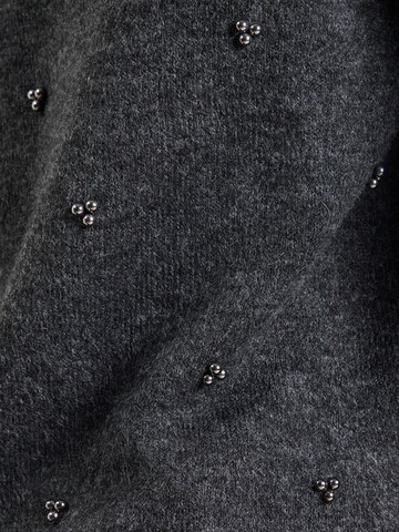 Pullover 'Ar44ika' di ZABAIONE in grigio