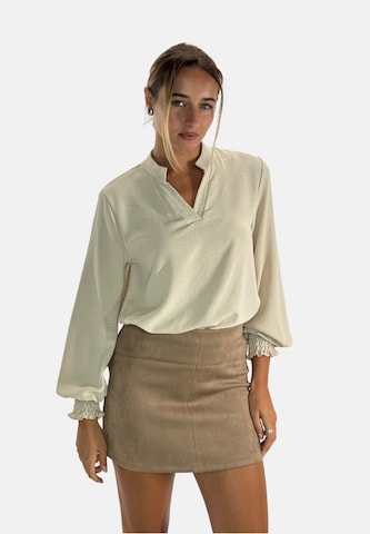 Elara Blouse in Beige: voorkant
