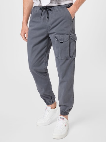 BURTON MENSWEAR LONDON Tapered Cargo trousers in Grey: front