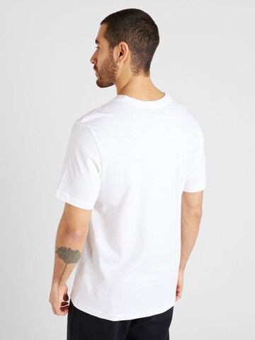 Tricou 'SWOOSH' de la Nike Sportswear pe alb