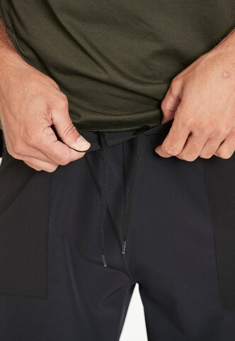 Virtus Regular Funktionsshorts in Schwarz