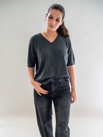 WEARABLE STORIES Pullover 'Rune' in Grau