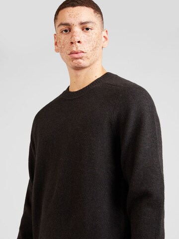 GAP Sweater in Black