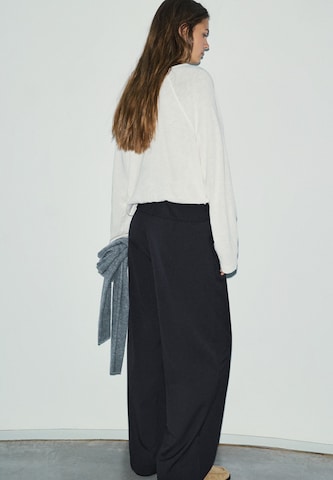 Wide leg Pantaloni cutați de la Pull&Bear pe negru