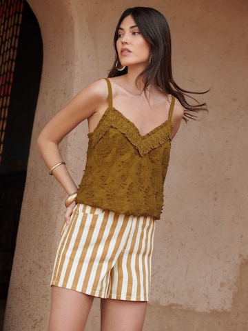 love & roses Regular Shorts in Beige