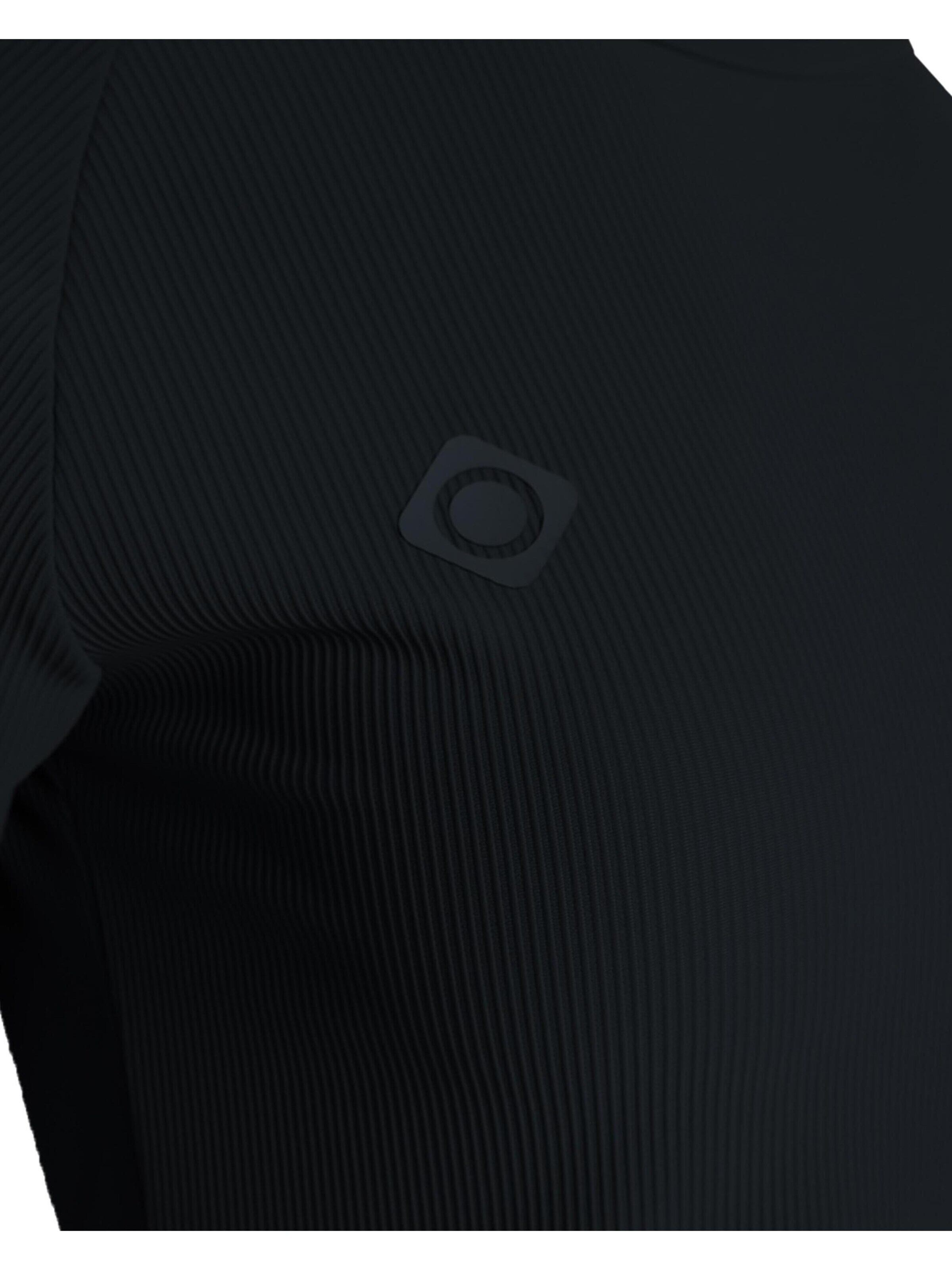 Maglietta 'CAMISETA TECNICA MUJER BIXBY T-SHIRT' di Izas in nero