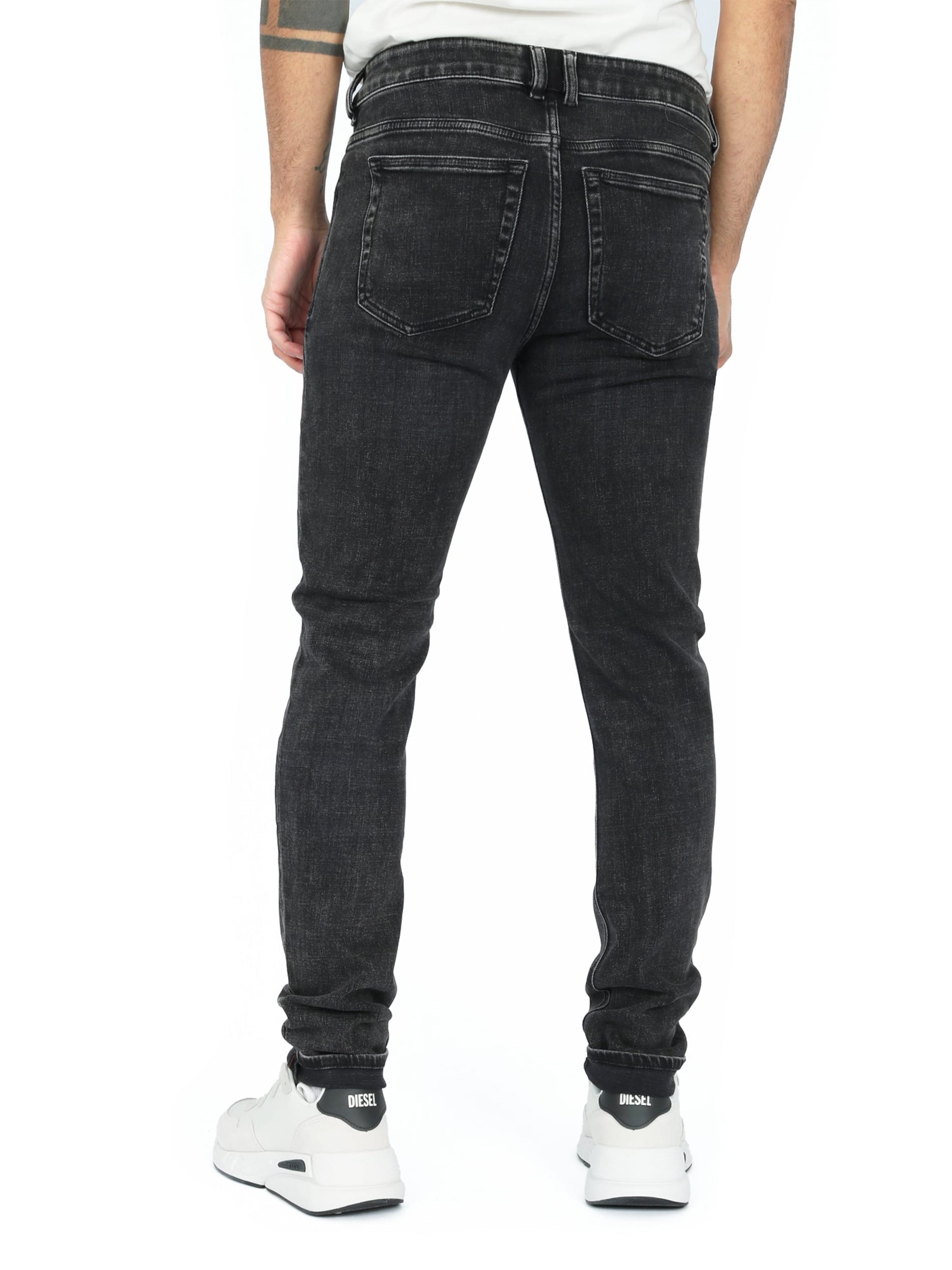 Skinny Jeans '1979 Sleenker 09C23' di DIESEL in nero