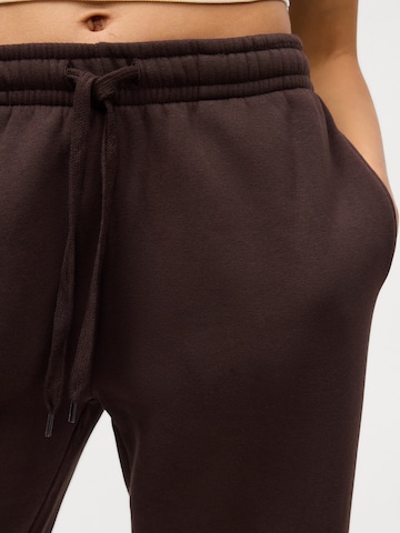 Gina Tricot Ohlapna forma Hlače | siva barva