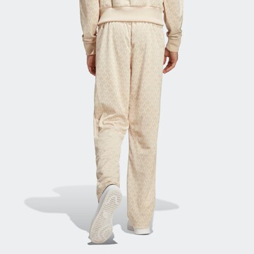 ADIDAS ORIGINALS Loosefit Bukser 'Graphics Monogram' i beige