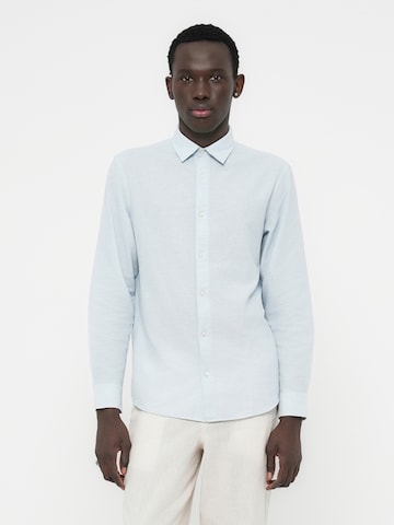 JACK & JONES Klasický střih Společenská košile 'JJEBREEZE' – modrá: přední strana