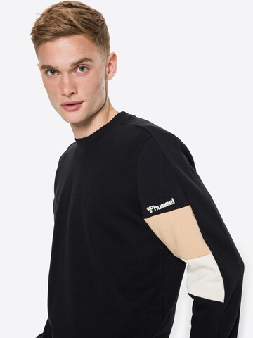 Hummel Regular Fit Sportsweatshirt 'Aidan' in Schwarz